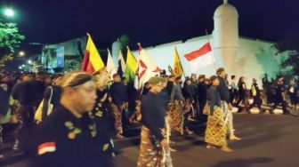 Peringati Malam 1 Suro, Ribuan Warga Mubeng Beteng Keraton Jogja