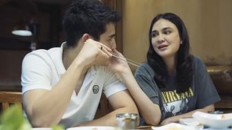 10 Potret Adu Gaya Pacaran Luna Maya dan Cinta Laura, Sama-sama Punya Pacar Brondong