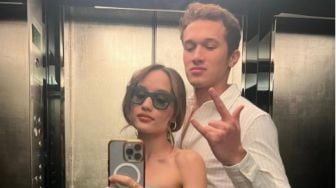 Miror Selfie Bersama Pacar, Wajah Cinta Laura Jadi Sorotan Warganet