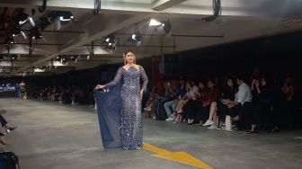 Adu Gaya Erina Gudono vs Yuki Kato di Runway JF3 2023: Perut dan Pipi Chubby Jadi Sorotan!