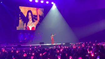 Taeyeon SNSD Terharu Dengar Fans Kompak Nyanyikan Lagunya di Konser The Odd of Love in Jakarta