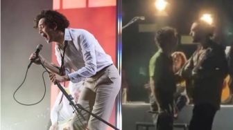 8 Fakta Matty Healy: Vokalis The 1975 yang Ciuman Sesama Jenis di Malaysia, Ngaku Pecandu