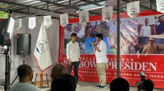 Tampilkan Teatrikal 'Jokowi-Prabowo Bestie', Relawan AMPERA Yakin Cuma Prabowo yang Bakal Lanjutkan Program Jokowi