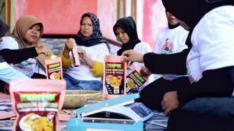 Sumber Daya Alam Melimpah, Wanita Nelayan di Pangandaran Dilatih Membuat Keripik Sukun