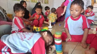 Melihat Anak-anak PAUD diTambakrejo Kota Semarang, Tetap Ceria Meskipun Gedung Sekolah Tak Layak