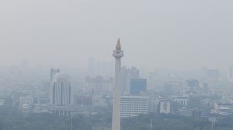 Ragam Kebijakan Pemerintah Atasi Polusi Udara Jakarta: Penyemprotan Jalan Tuai Kontroversi
