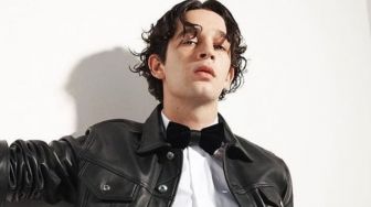 Kronologi Matty Healy Terjerat Kabel Mikrofon, Aksi Cadas Berakhir Sesak Napas