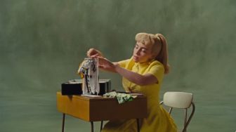 Menyelami Lagu Billie Eilish 'What Was I Made For?' di Film Barbie