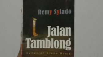 Ulasan Buku 'Jalan Tamblong': Kumpulan Drama Musik yang Mengkritik Penguasa