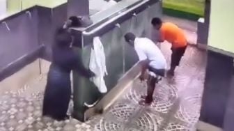 Terekam CCTV, Maling Kepergok Pura-pura Wudu Demi Curi HP Jemaah: Langsung ke Neraka Jahanam!