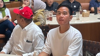 Posting Foto Bareng Prabowo, Gibran Disemprot Habis-habisan Warganet