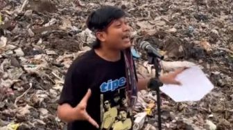 Puisi Viral dari Komika Bekasi Egi Haw untuk Cinta Mega: Wakil Rakyat yang Main Judi Saat Rapat