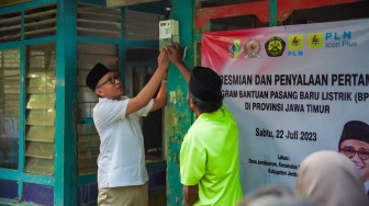 PLN Salurkan Bantuan 988 Sambungan Listrik Gratis dari Pemerintah di Jember