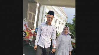 Viral Pria Ini Mirip Ganjar Pranowo, Pakai Kemeja Abu-abu, Publik: Kirain Pak Tugiman