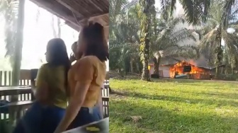 Ini Penyebab Emak-emak di Riau Bakar Kafe Remang-remang