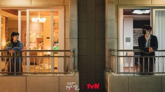 Sinopsis Drama Korea My Lovely Liar Episode 1, Pertemuan di Balkon Apartemen