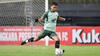 Berkat Bantuan Ball Boy, Kiper Timnas Indonesia Mampu Bantu Klubnya Selamat dari Kekalahan