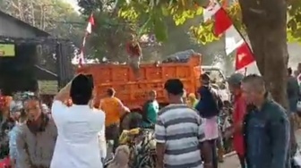 Viral Video Warga Lempar Sampah di Truk Petugas, Ini Kata Camat Kotagede