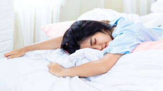 Cara Turunkan Berat Badan Sambil Tidur, Ini Penjelasan Ilmiahnya!