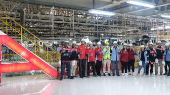 Gelar Plant Visit Pabrik Perakitan Mobil di Karawang, PT ADM Undang 21 Komunitas Sahabat Daihatsu Official Club