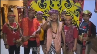 BREAKING NEWS: Masyarakat Dayak Kalbar Minta Rocky Gerung Dihukum Adat