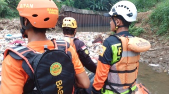 Bocah 12 Tahun Hanyut usai Terpeleset saat BAB di Kali Ciliwung, Muhammad Rizki Belum Ditemukan