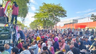 Tiga Hari Unjuk Rasa di Kantor Gubernur Sumbar, 3 Anak Warga Pasaman Barat Demam hingga Step