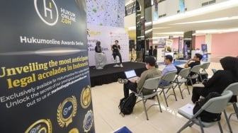 Product Marketing Manager Privy Mohammad Idham Barieq (kanan) memberikan materi saat Talkshow RPC Hukum Online Run 2023 di FX Sudirman, Jakarta, Kamis (3/8/2023). [Suara.com/Alfian Winanto]