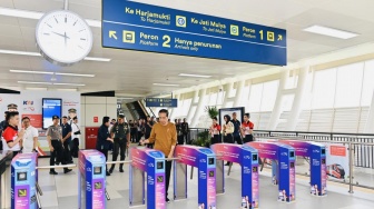 Presiden Joko Widodo atau Jokowi di Stasiun LRT Dukuh Atas, Jakarta Pusat, Kamis (3/8/2023). [Foto: Muchlis Jr - Biro Pers Sekretariat Presiden]