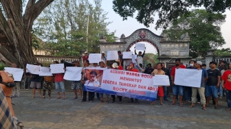 Tuntut Rocky Gerung Diadili Karena Hina Presiden Jokowi, Garda Militan Nusantara Demo di Taman Sriwedari