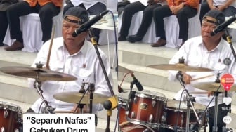 Gebukan Drum Menteri Nyentrik Basuki Bawakan Lagu Hampa, Sukses Sita Perhatian Mahasiswa Baru