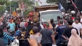 Aksi Lempar Sampah ke Truk Kembali Terjadi di Lapangan Karang Kotagede, Ini Komentar Pemkot Yogyakarta