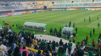 Senangnya Anak-anak Panti Asuhan dan Disabilitas Bisa 'Nribun' di Stadion GBT