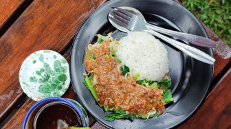 Cara Membuat Sambal Pecel yang Gurihnya Pas, Coba Resep Simpel di Bawah Ini