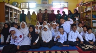 Keren! Aksi Dosen Psikologi Bantu Tingkatkan Literasi Siswa SDN Kota Jambi