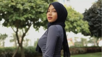 Viral Konten Dewasa, Oklin Fia Ngaku Kenakan Hijab karena Sekolah dan Disuruh Sang Ibu