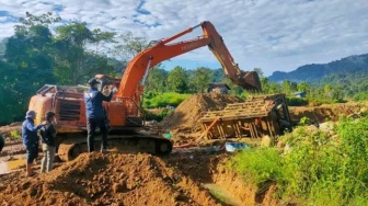 4 Penambang Emas Ilegal di Pidie Aceh Ditangkap, Sita Satu Alat Berat