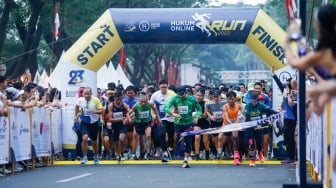 Peserta saat mengikuti gelaran Hukumonline Run 2023 di kawasan SCBD, Jakarta, Minggu (6/8/2023). [Suara.com/Alfian Winanto]