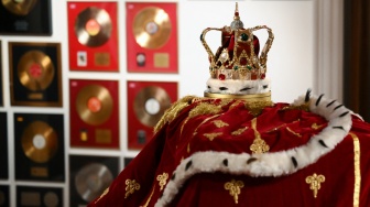 Ribuan Barang dan Koleksi Milik Freddie Mercury akan Dilelang