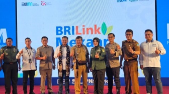 Buat Nasabah Lebih Tangguh, PNM Garut, BNN dan OJK Gelar PKU Akbar bersama 1.000 Ibu