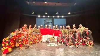 Harumkan Nama Indonesia, Kelompok Misi Budaya Asal Indonesia Raih Penghargaan Folklore Internasional