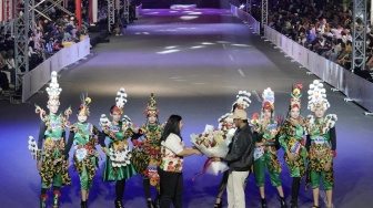 Jember Fashion Festival Digelar, Kostum Unik Daur Ulang Satu Ini Jadi Perhatian