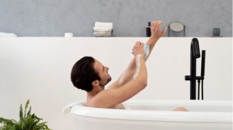 4 Tips Menghilangkan Daki, Buat Kulit Bersih dan Makin Glowing