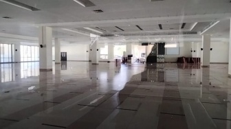 Melihat Ruangan Lantai 1 Masjid Raya Sumbar, Lokasi Polisi Masuk Pakai Sepatu yang Diklaim Bukan Tempat Shalat