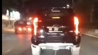 Belajar dari Ulah Anak Wakil Ketua DPRD Sulsel, Bolehkah Pakai Strobo Buat Mobil Operasional?