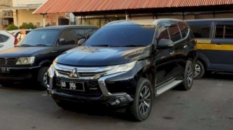 Breaking News: Pajero Sport Ugal-ugalan di Jalan Raya Mobil Dinas Anggota DPRD Sulsel