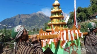 Potret Kemeriahan Warga Lereng Gunung Merapi dan Merbabu Gelar Kirab 1.000 Tumpeng Tanda Syukur