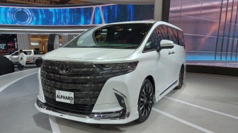 Toyota Pamerkan Alphard Hybrid di GIIAS 2023