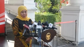 Gubernur Khofifah Terima Penghargaan Tokoh Peduli Masjid dari Dewan Masjid Indonesia