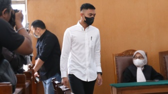 Terdakwa kasus penganiayaan David Ozora, Mario Dandy saat menjalani sidang tuntutan di Pengadilan Negeri Jakarta Seltan, Jakarta, Kamis (10/08/2023). [Suara.com/Alfian Winanto]